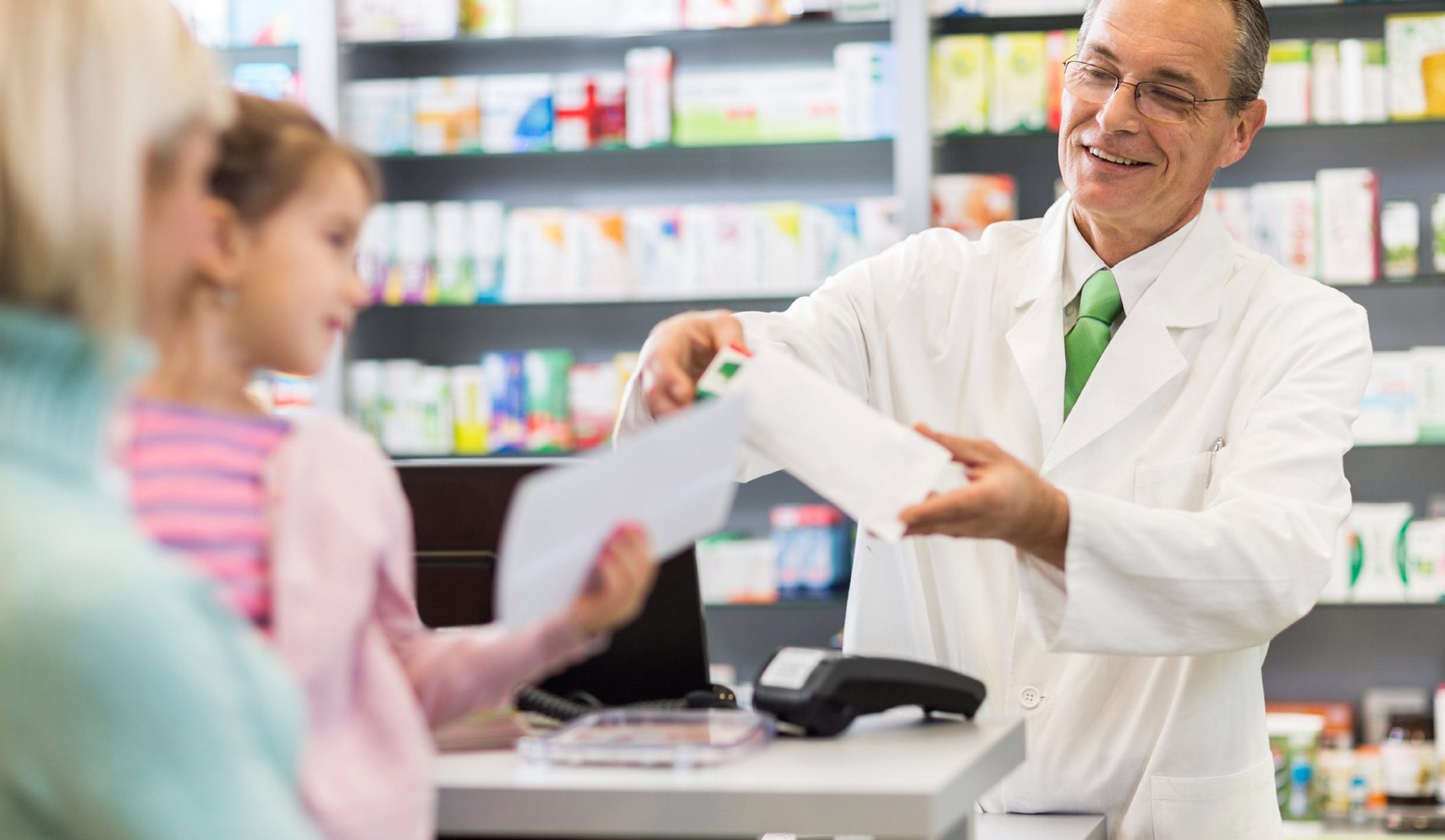 5 Reasons Pharmacists Love Their Jobs (and the Six Figures)
