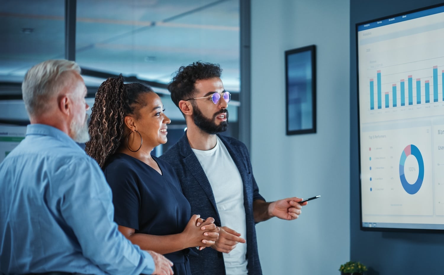 Company,Operations,Manager,Holds,Meeting,Presentation.,Diverse,Team,Uses,Tv